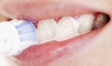 Процесс чистки зубов